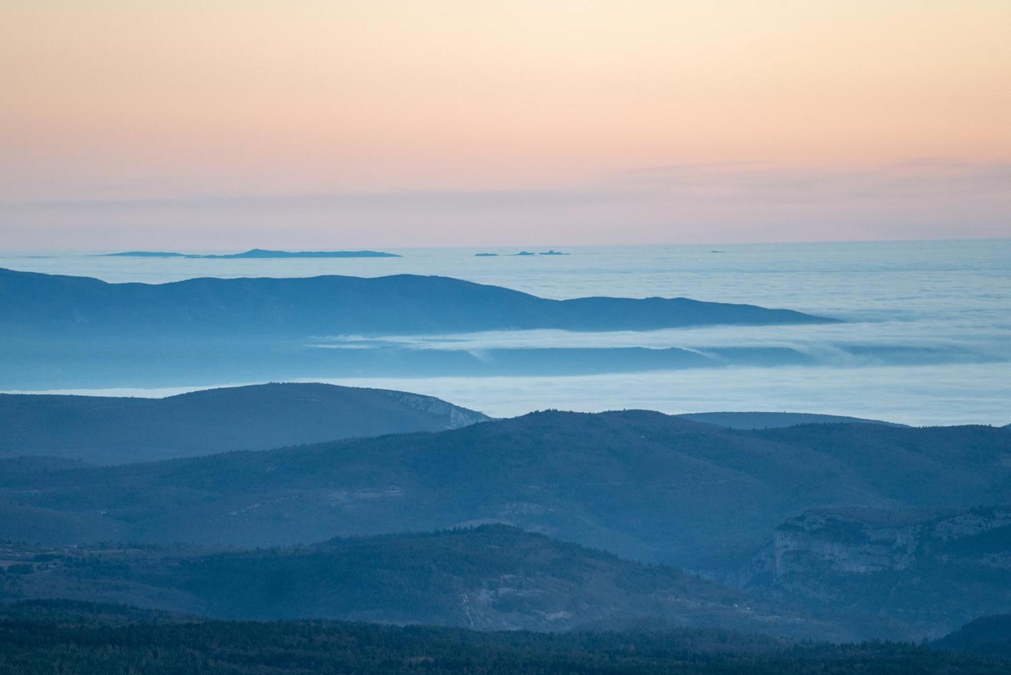 Вилла Les Terrasses De Cascavelle Blauvac Экстерьер фото